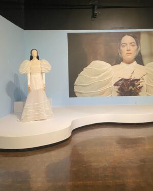Arianne Phillips Instagram - CONGRATULATIONS 
Holly Waddington costume designer , on her exquisite design for POOR THINGS . Thank you for inviting me to  host the opening night of the costume exhibit on view at @fidmmuseum now thru Friday December 15th. So great to see so many friends and colleagues . 
@holly.waddington 
@poorthingsfilm 
@fidmmuseum 
@foxsearchlightpictures 
@shelterpr @jerry_rojas_la