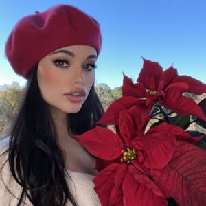 Ariel Yasmine Instagram - Merry Christmas 🤍 

This year has been rough for millions of people. Many are without jobs and we’re in this time of uncertainty without an end in sight. This season is particularly stressful and even more so this year. It is a difficult time for my family as we are dealing with a loss. I’m praying for everyone as this year has affected us all deeply. 

“For I know the plans I have for you," declares the Lord, "plans to prosper you and not to harm you, plans to give you hope and a future.” -Jeremiah 29 🤍