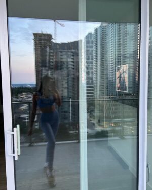 Arielle Salvaje Instagram - Lately ☀️ .