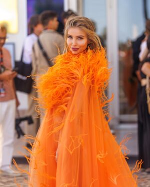 Arielle Raycene Instagram - My future kitchen color 🍊 

Bag @sandraj_handbags
Dress @lena_erziak 
@mephistophelesproductions
Hair @mihaoshima