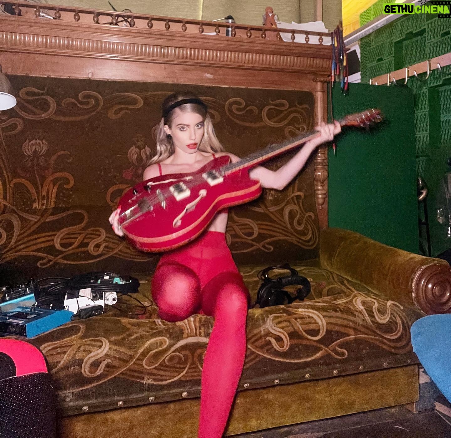 Arielle Raycene Instagram - The basement has all the toys 🧸 🎸