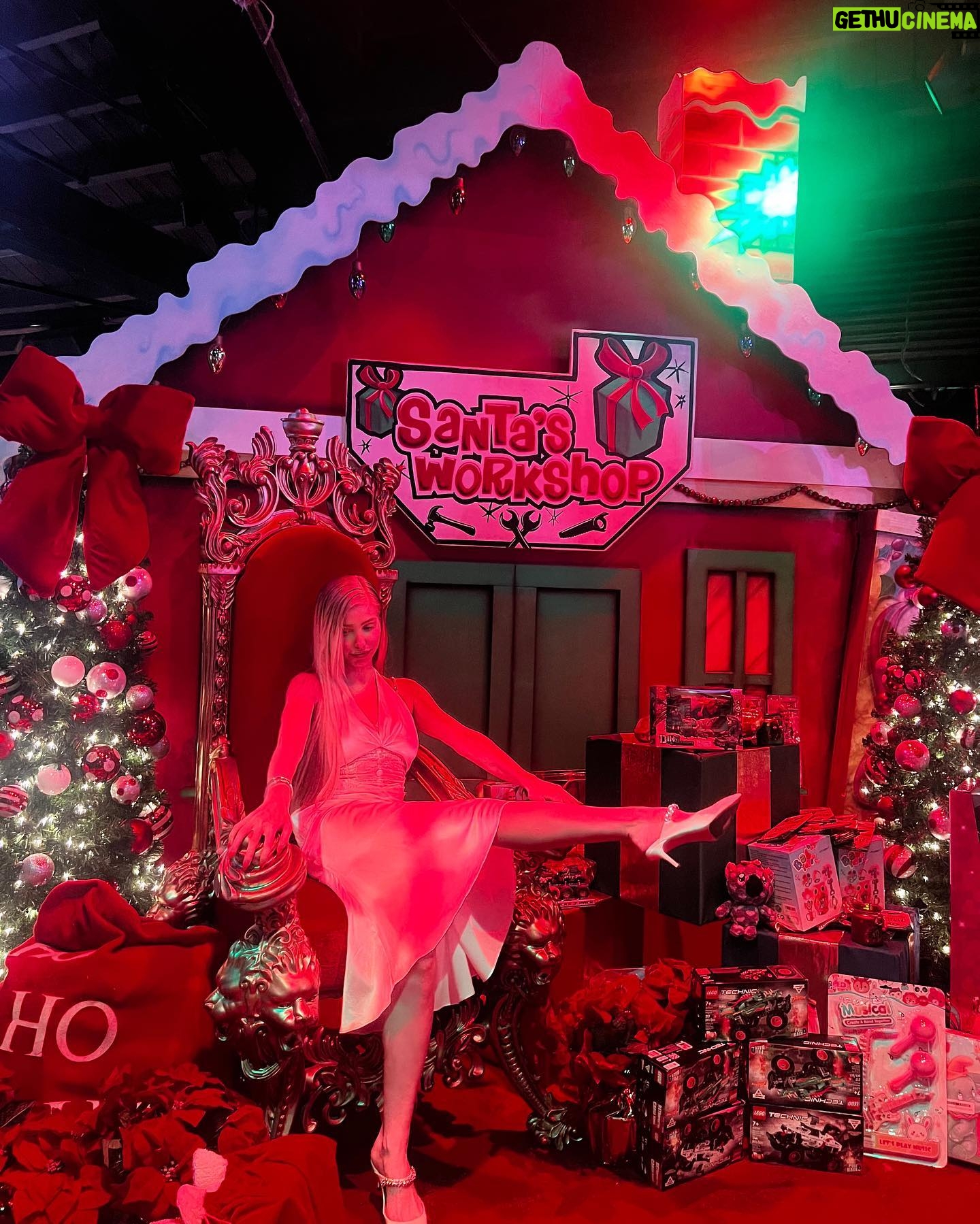 Arielle Raycene Instagram - It was the Christmas in September toy drive last night @theabbeyweho / wearing @ledair.official π€Άπ