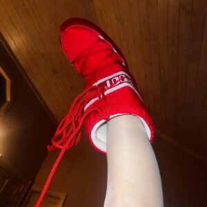 Arielle Raycene Instagram - Santa’s helper in moon boots