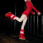 Arielle Raycene Instagram - Santa’s helper in moon boots