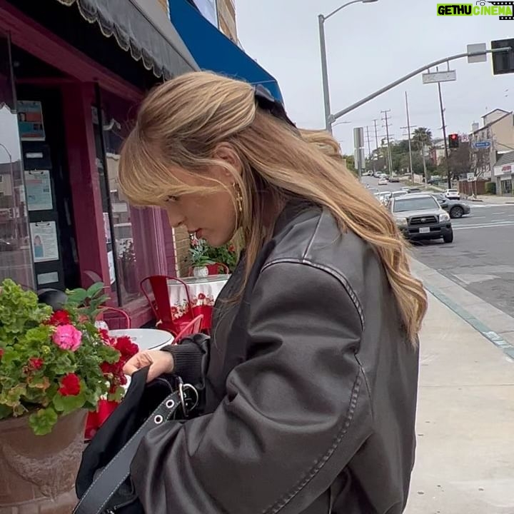 Arielle Reitsma Instagram - Good food, good mood :)