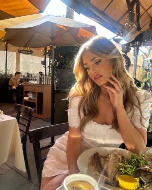 Arielle Reitsma Instagram - @happyjewelers 🙏🏻🕊️