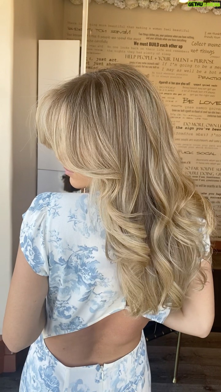 Arielle Reitsma Instagram - Itβs always a good day when @nikkilee901 makes your hair healthy & freshly blonde πββοΈπ€ @ninezeroone