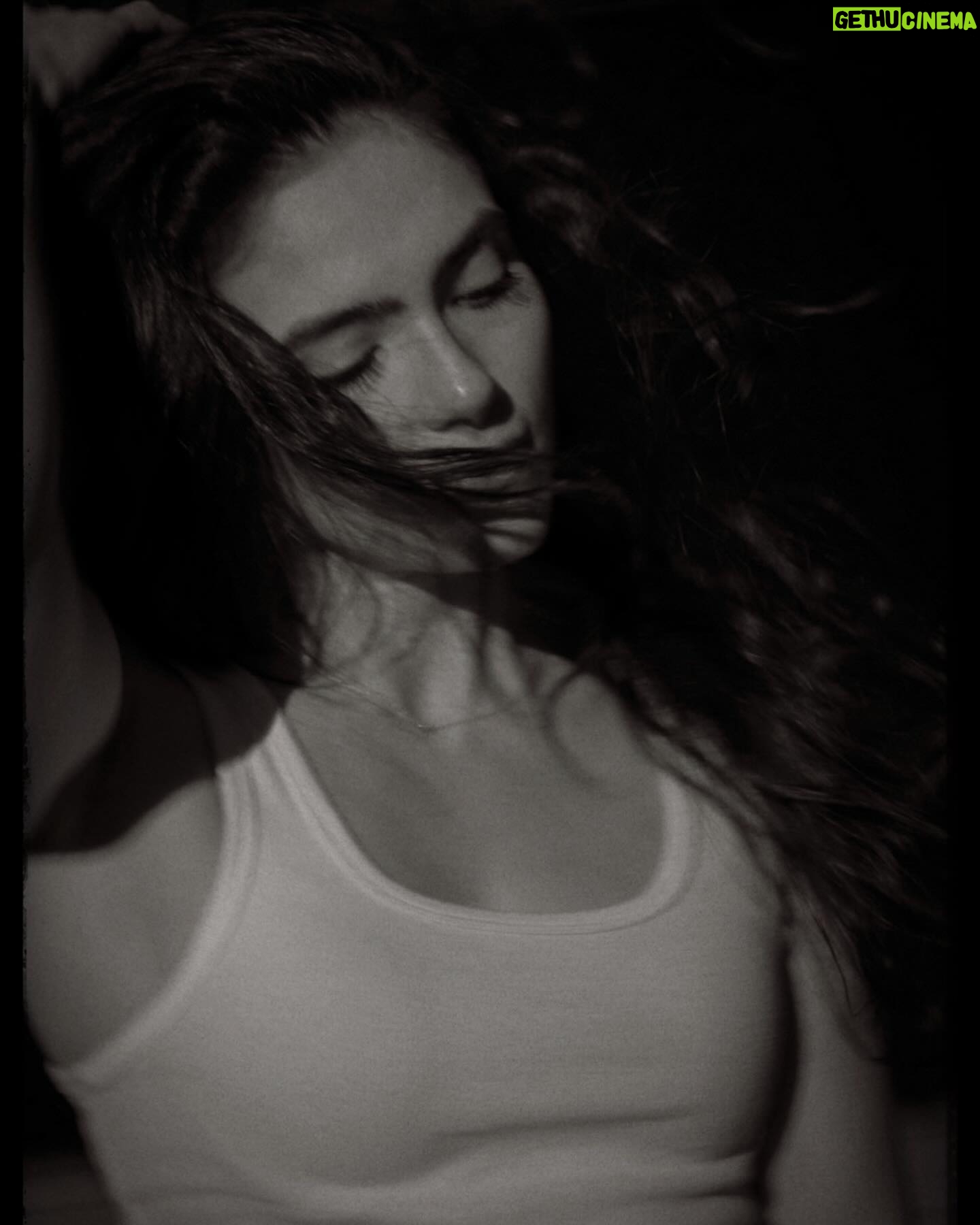 Arienne Mandi Instagram - Warm hands, bold heart