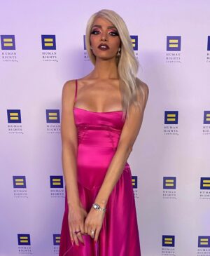 Arisce Wanzer Instagram - Had a beautiful night w/ my @flux_ahf family @hrclosangeles gala🩷 
Fun fact: the Barbie pink group color was NOT planned! Doll hive mind 💞