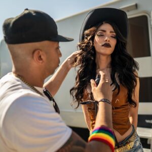 Arisce Wanzer Instagram - BEYOND thrilled to be back hosting @officiallyoutloud @wehopride w/ @meetjjla ❤️‍🔥 and THIS line up is EVERYTHING!!! Passes go on sale March 15, i don’t have to tell y’all that these will sell out fast but i am trying to  help get you to the party! My pass link will be in my bio so you don’t get lost searching 🎫🎟️ See you in the park! Happy Pride 🌈🦄
📸 @brandonsimmoneau 💗
#hair @geobrianhmu
