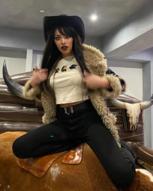 Arisce Wanzer Instagram - Pony up🤎🖤🤎

📸 @stevenstagrams 
@todrick bday 🎂
