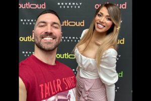 Arisce Wanzer Instagram - Beverly Center Barbie at your service💗 for @officiallyoutloud @beverlycenter Pride kick-off event 🏳️‍⚧️🏳️‍🌈 Thank you @meetjjla ❣️
 
📸 @stevenstagrams