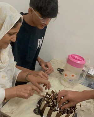 Arjumman Mughal Instagram - Happy birthday mamma! Eid mubarak #arjummanmughal