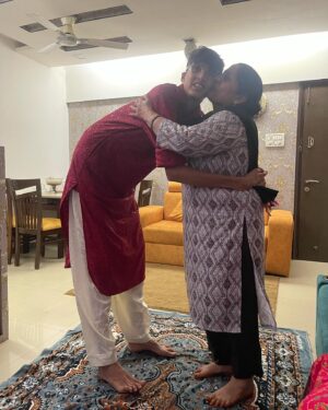 Arjumman Mughal Instagram - Happy birthday mamma! Eid mubarak #arjummanmughal