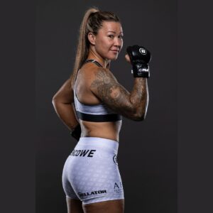 Arlene Blencowe Instagram - .
Night before weigh in.. feelin peachy 🍑
📸: @element360_fight_dept