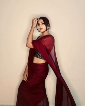 Arohi Rao Instagram - 🍷andhame athivai vasthe nenu le👀