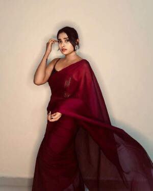Arohi Rao Instagram - 🍷andhame athivai vasthe nenu le👀