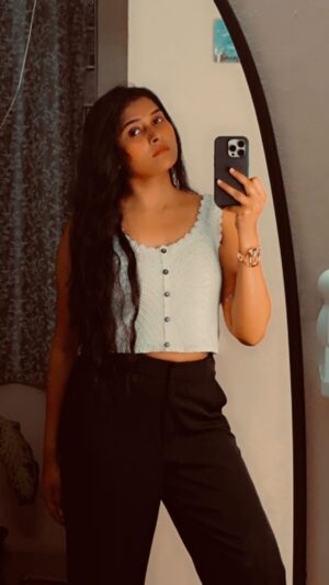 Arohi Rao Instagram - Happy ga undaniyaru e friends 😒