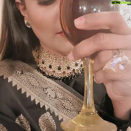 Arpita Kar Instagram - Hand mein glass.... ♥️♥️♥️♥️ #saga