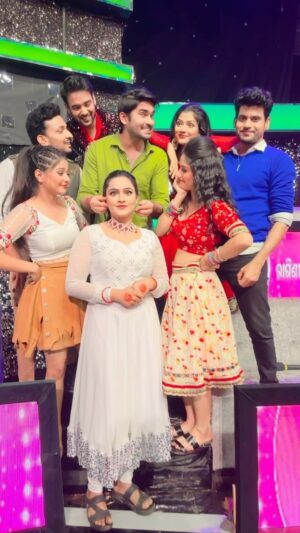 Arpita Kar Instagram - Happy birthday @i_m_jpp 
Group reel toh honi chahiye..... #reelsinstagram #group #trendingreels