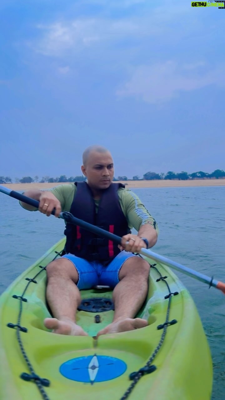 Arpita Kar Instagram - #kayaking with VICKY & PUCKY is awesone๐๐๐