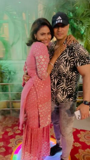 Arpita Kar Instagram - VALENTINE REEL TOH BANTA HAI❤️❤️❤️