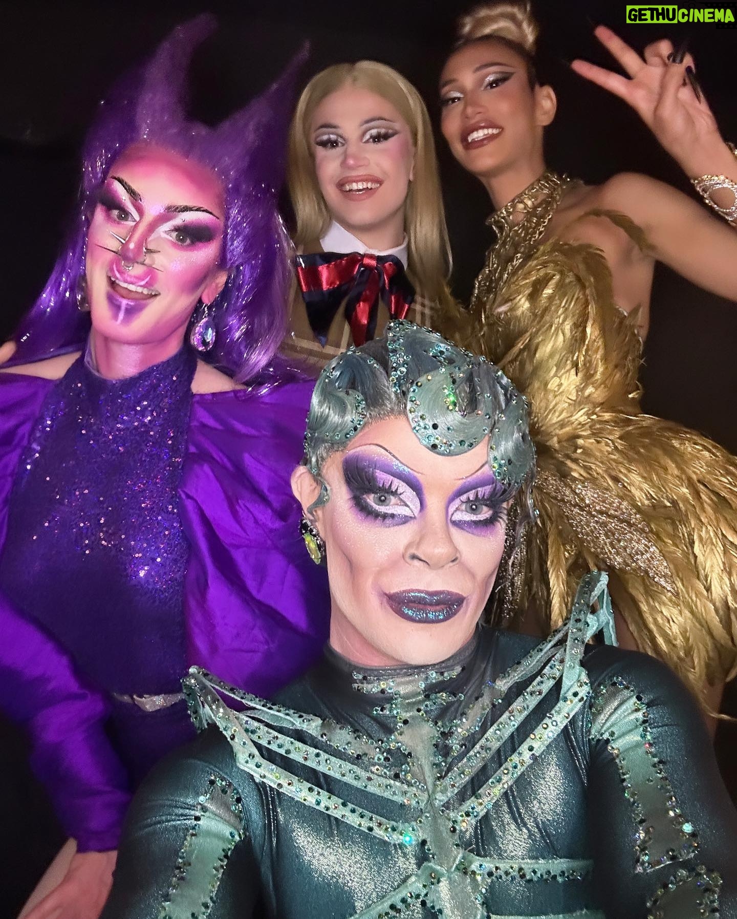 Art Simone Instagram - WHAT A WEEKEND!! Sickening Ball 2023 & @marysinthepark - MEL - ADL - SYD - BRIS ✈️ Always a pleasure touring with the @itdevents team 🥰 New costume set by @tamaraclaire Hair by @weekdaywigs Thanks to @theofficialtro & Tamara for spending a day splattering me in crystals and blood 🥰