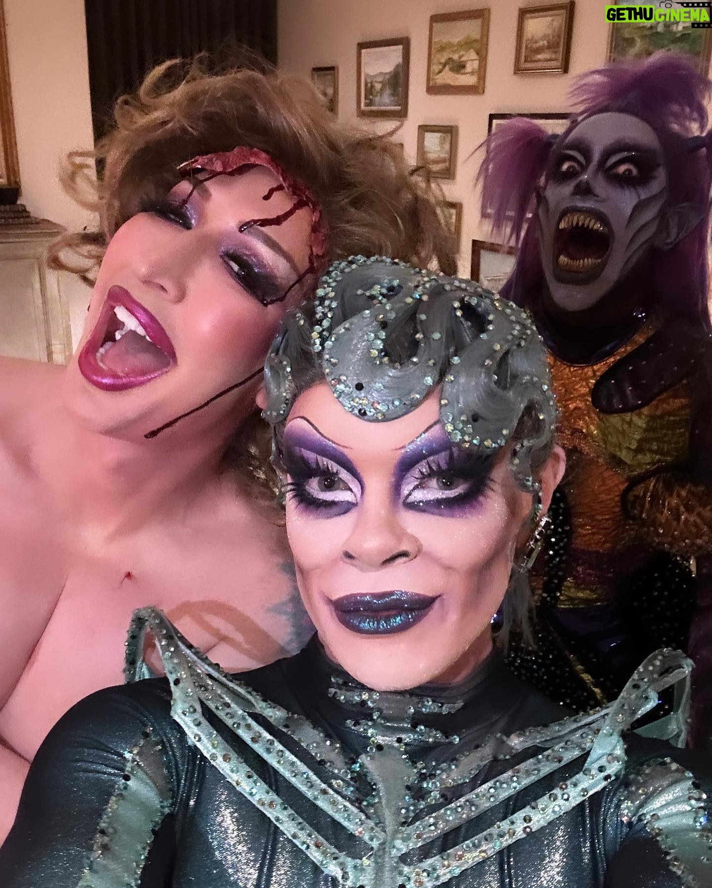 Art Simone Instagram - WHAT A WEEKEND!! Sickening Ball 2023 & @marysinthepark - MEL - ADL - SYD - BRIS ✈️ Always a pleasure touring with the @itdevents team 🥰 New costume set by @tamaraclaire Hair by @weekdaywigs Thanks to @theofficialtro & Tamara for spending a day splattering me in crystals and blood 🥰