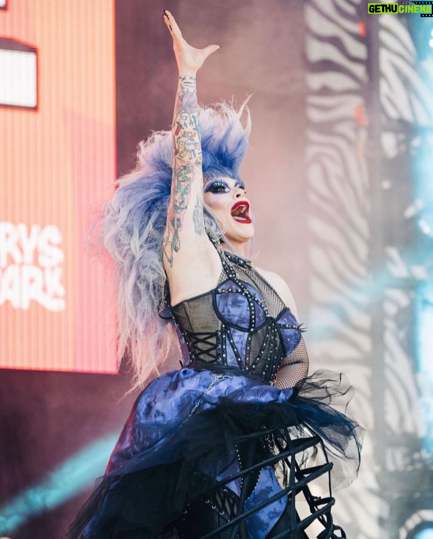 Art Simone Instagram - WHAT A WEEKEND!! Sickening Ball 2023 & @marysinthepark - MEL - ADL - SYD - BRIS ✈️ Always a pleasure touring with the @itdevents team 🥰 New costume set by @tamaraclaire Hair by @weekdaywigs Thanks to @theofficialtro & Tamara for spending a day splattering me in crystals and blood 🥰