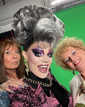 Art Simone Instagram - It’s a crime against humanity to keep this locked up. 💋 
Bloody chuffed to be joining these foxy morons for “Kath & Kim: Our Effluent Life” airing on @channel7 this Sunday and Monday!