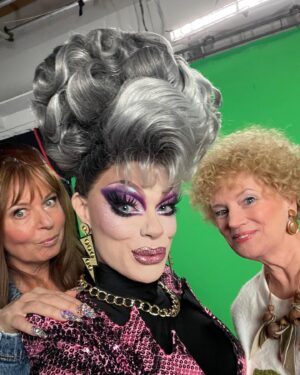 Art Simone Instagram - It’s a crime against humanity to keep this locked up. 💋 
Bloody chuffed to be joining these foxy morons for “Kath & Kim: Our Effluent Life” airing on @channel7 this Sunday and Monday!