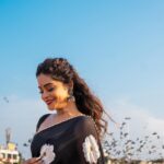 Arunima Sudhakar Instagram - Forgiveness? Let’s talk about that! I forgave so many people in my life.. Never knew that being the bigger person would be so hard but it’s worth it.. 🤌🏻 Gaining a peace of mind & being able to not let them things hold me back is such a liberating feeling. ✨ LET THAT HURT GOO 🫂 life is too short you deserve to be happy! Mua @preethiga_makeoverartistry_ Pc. @mcgstudio8216 #arunimasudhakar #aahakalyanam #serial #tamil #reels #trending #shoot #aesthetictamil #aesthetic #love