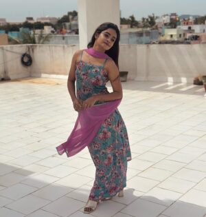 Arunima Sudhakar Instagram - Ini neeyum naanum ondru 🔥
Outfit @shrishas_boutique @house_of_shrisha

For more such unique ready to wear sarees, casual and festive wear kurtis and lehengas, pls do check out @house_of_shrisha 
.
.
www.houseofshrisha.com 
.
.
#HouseOfShriSha #BigLaunch #OnlineBoutique