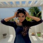 Arunima Sudhakar Instagram - Nammooru super star rajinikath um karuppu than 🔥 Azhagu karupu than 🔥 Beautiful outfit from @shansika1 Vc @samthedj_official