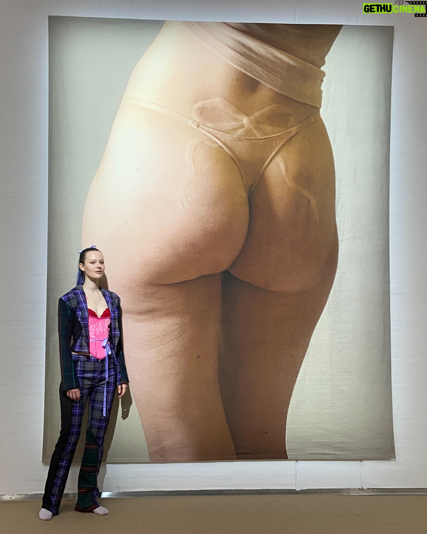 Arvida Byström Instagram - My exhibition CUT THE CAKE is now open @dunkerskultur It is a mix of photography AI collages, 3D scanned and printed sculptures with some clay and other stages of processing and installations of sorts. Or maybe it all is an installation. Big thanks to @axelswanstein for making this happen and then a big thanks to everyone who has been part of the production in one way or an other. @stoffmann @lassehassler @kasskalis Niccolo Jaramillo @emma.eastop @lamiakaric @f.svartnas @patrique.monique @iggifly @fernanda.acuna