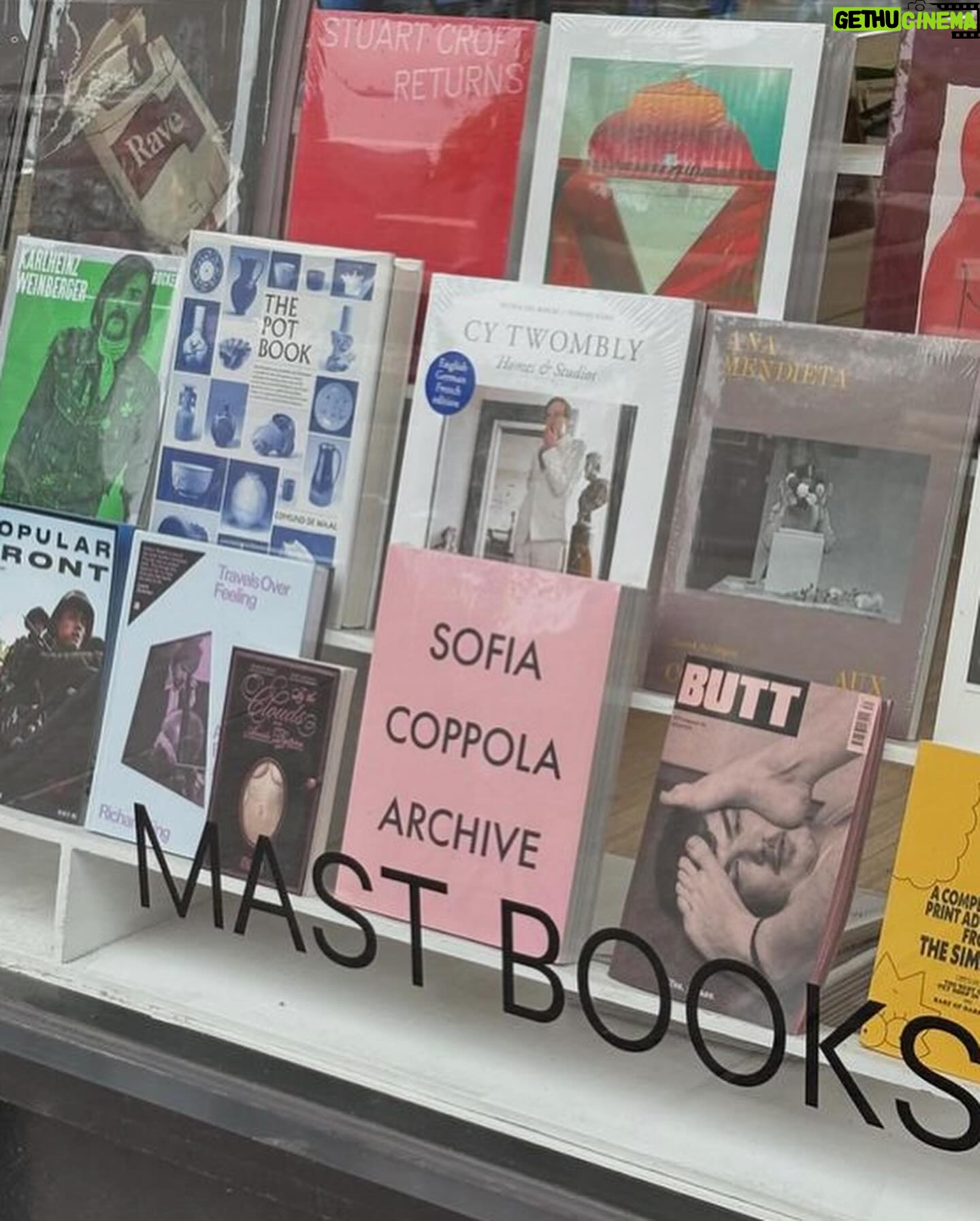Arvida Byström Instagram - NYC for a hot second with my book In The Clouds. Extra thank you to @nudapaper, @noagency.nyc, @norahagdahl, @fridavega and applause for @dianadiagram and her performance of her text from the book. 💖