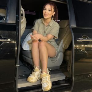 Arzu Abdulova Instagram - Zamani öyrendim. Yarişdim onunla. Zamanla yarişmagin yox, onunla barişmagin lazim oldugunu zamanla öyrendim...