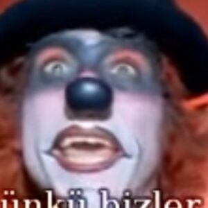 Arzu Gamze Kılınç Instagram - İzlemeyen tiyatrocu kalmasın.
Bu bölüm final sahnesinden. Ahhh Alfredo❤️ 
Beni bu filmden haberdar eden @zerda_li ❤️