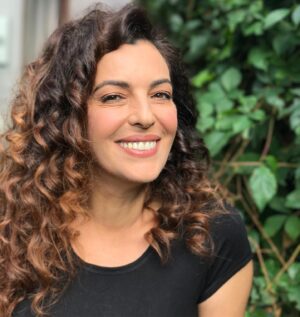 Arzu Gamze Kılınç Instagram - Buna mı dönsem🤔