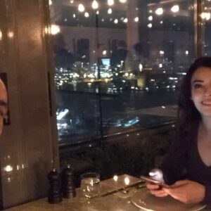 Arzu Gamze Kılınç Instagram - 🍷💕🤗🙏🏻 Gören de bizi sette sanacak 😈