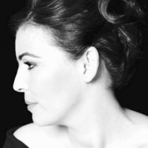Arzu Gamze Kılınç Instagram - Siyah beyaz en sevdiğim🖤