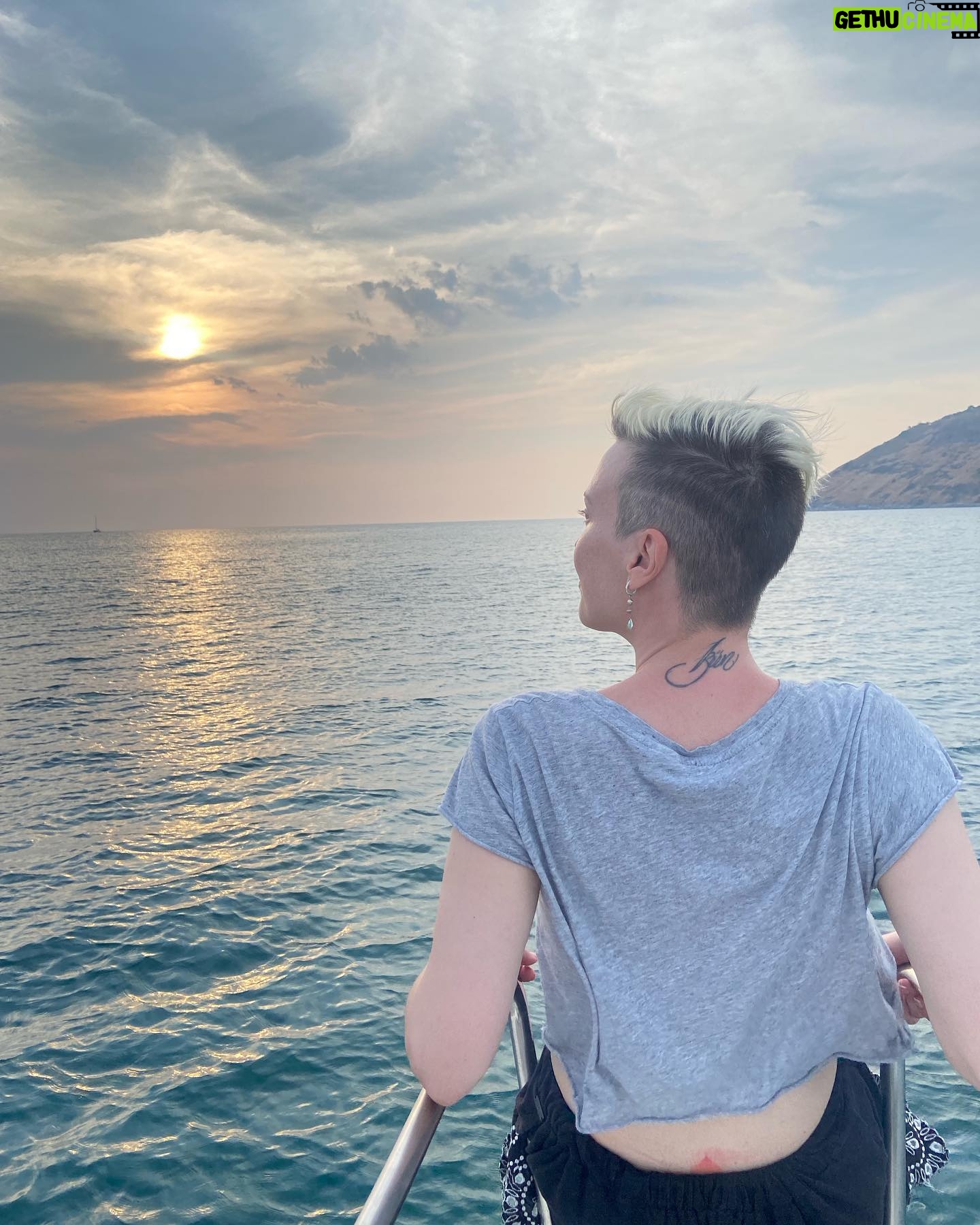 Arzu Yanardağ - 3 Likes - pamuk şekerin içinde yolculuk ettik🤓😍 #sunset #phuket