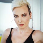 Arzu Yanardağ Instagram - Biraz da(ha) benim güzelliğimi abartalım😁😍 hayatımın zor bir dönemini geride bırakmak üzereyim🙏🏻 Allahın izniyle, bugünün sıcacık enerjisiyle, buna niyet ediyorum. Benim ve tümün iyiliği için, nasıl olacaksa öyle olsun. Teşekkür ederim. 🤍🤤💫