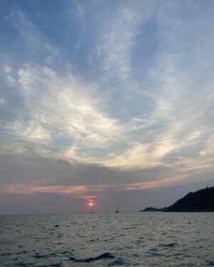 Arzu Yanardağ Instagram - pamuk şekerin içinde yolculuk ettik🤓😍 #sunset #phuket