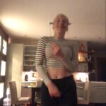 Arzu Yanardağ Instagram - Müziği duyamayanlar dans edenleri… #dünyadansgünü #worlddanceday #arzuyanardag
