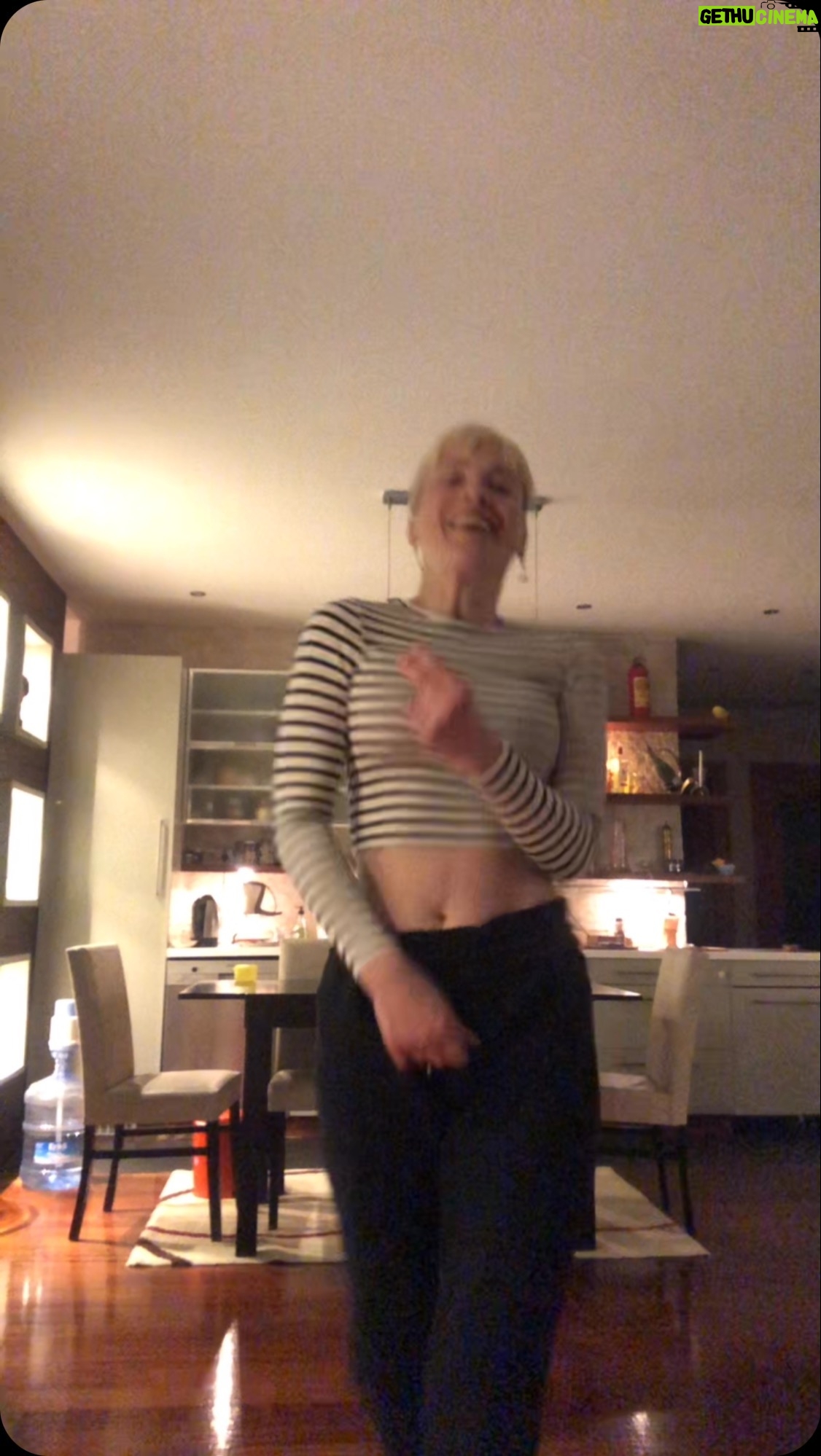 Arzu Yanardağ - 2.8K Likes - Müziği duyamayanlar dans edenleri… #dünyadansgünü #worlddanceday #arzuyanardag