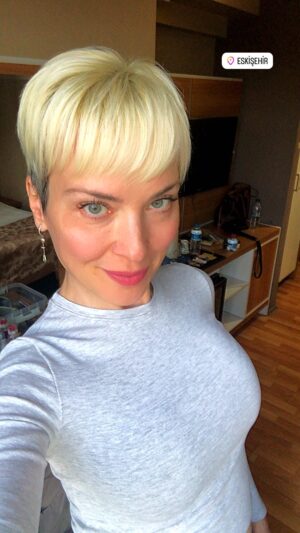 Arzu Yanardağ Instagram - Yeni Tiyatro dergisiyle tiyatro izlemeye devam ediyoruz. Son durağımız Eskişehir♥️
