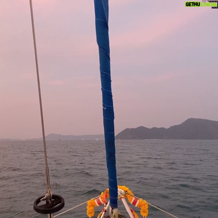 Arzu Yanardağ - 3 Likes - pamuk şekerin içinde yolculuk ettik🤓😍 #sunset #phuket
