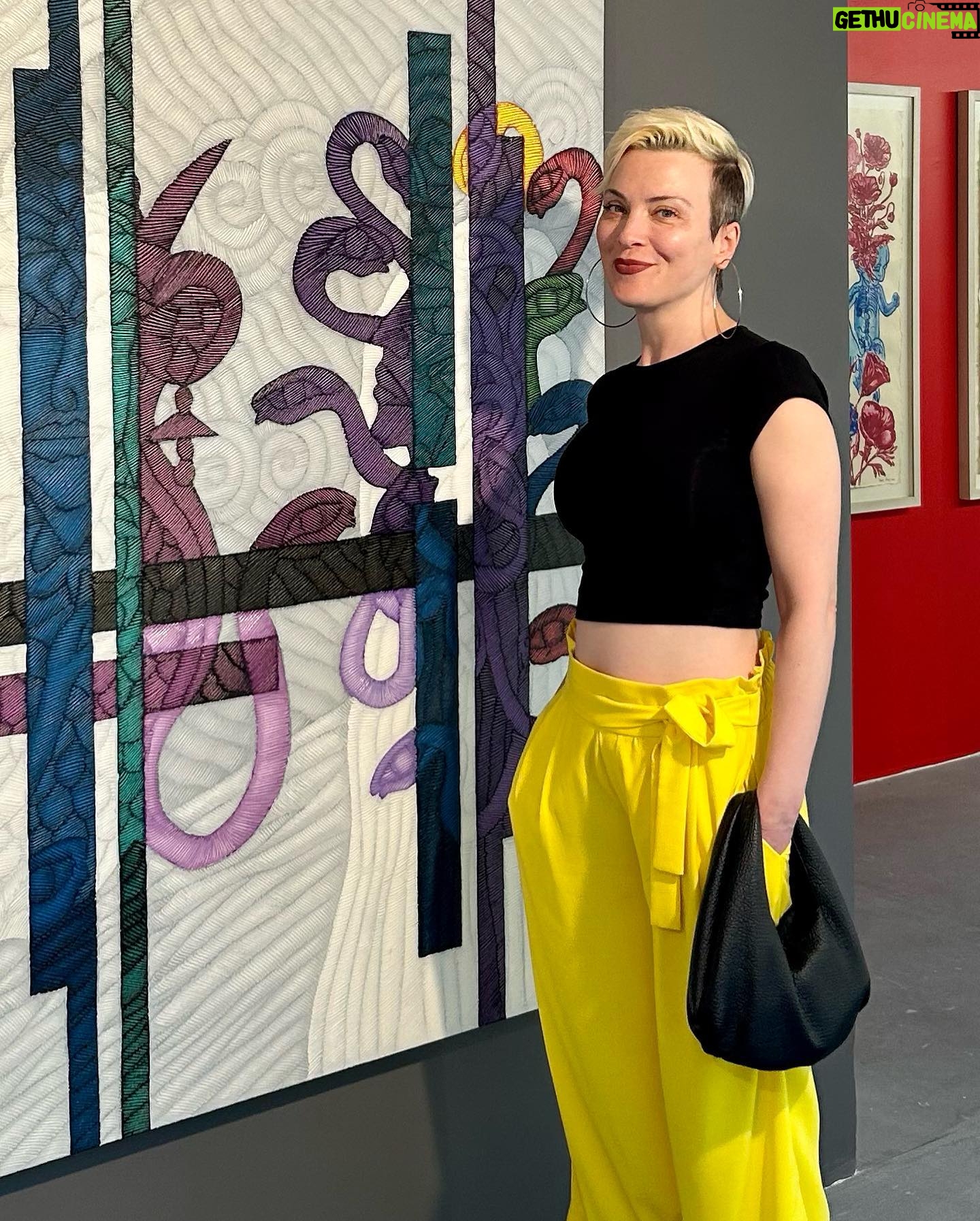 Arzu Yanardağ Instagram - I love art🤤😻 #artweeksistanbul