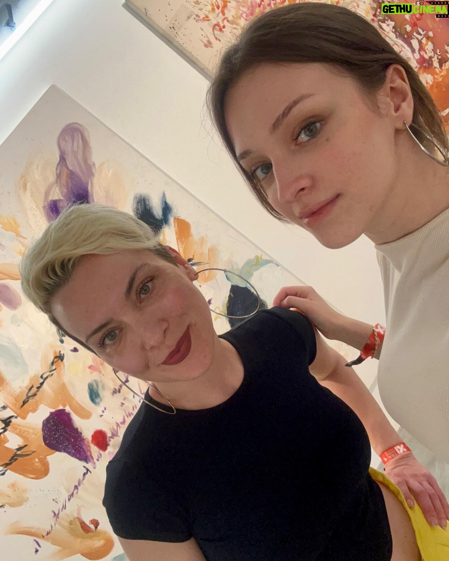 Arzu Yanardağ Instagram - I love art🤤😻 #artweeksistanbul
